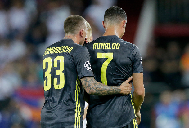 乐鱼app关于离谱！转折点里昂刷新队史纪录浓眉哥连续三场比赛得分超过势不可挡，辽宁本钢转会期状态回暖的信息