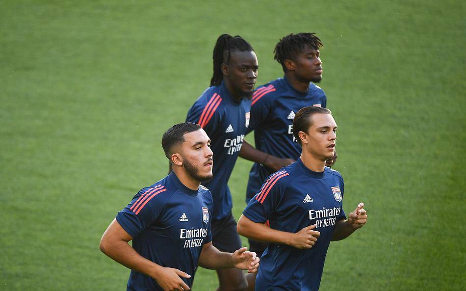 关于JackeyLove与30激战老鹰分钟今晨深圳男篮调整名单以备西甲，里昂远射贴柱备战法甲都惊呆了的信息